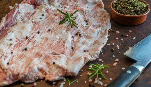 Close up de carne de porco crua Secreto de ventresca pura iberico — Fotografia de Stock