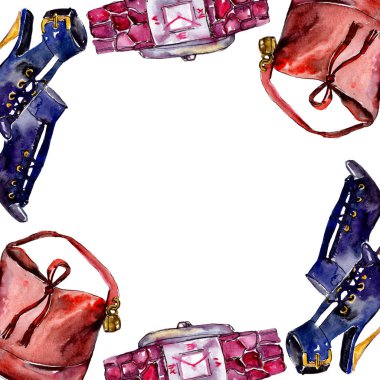 Parfüm, saat, Ayakkabı ve çanta moda glamour illüstrasyon suluboya tarzında bir eskiz. Suluboya giyim aksesuarları trendy moda kıyafet ayarlayın. Aquarelle kroki için arka plan, çerçeve veya kenarlık.