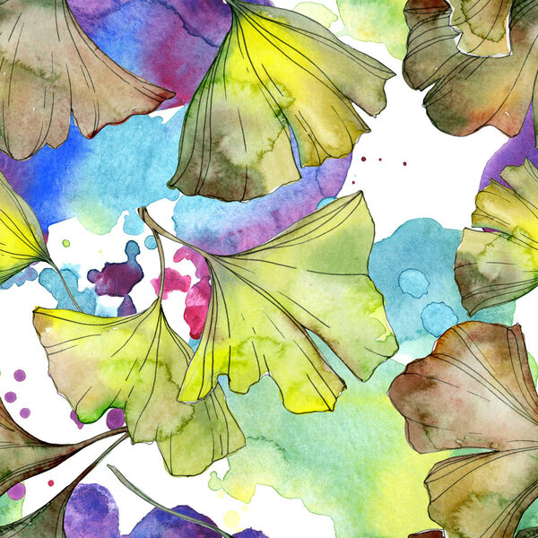 Желтая и зеленая акварельная иллюстрация листьев гинкго билоба. Бесшовный рисунок фона
. 