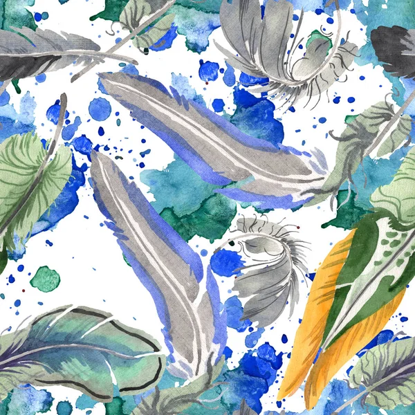 Watercolor bird feather from wing isolated. Aquarelle feather for background. Seamless background pattern. — Stock Photo, Image