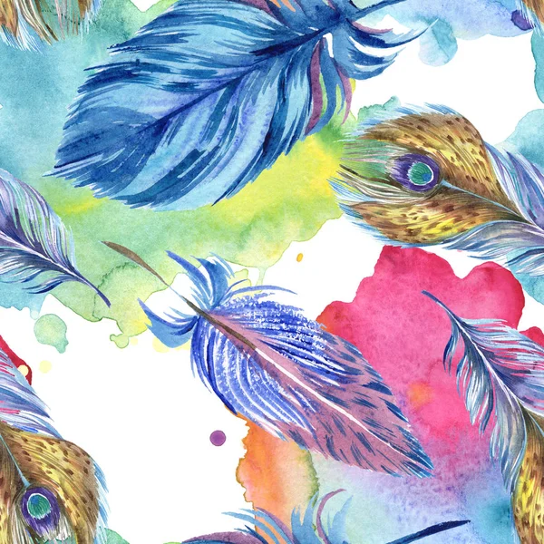 Colorful feathers with abstract paint spills. Seamless background pattern. Fabric wallpaper print texture. — Stock Photo