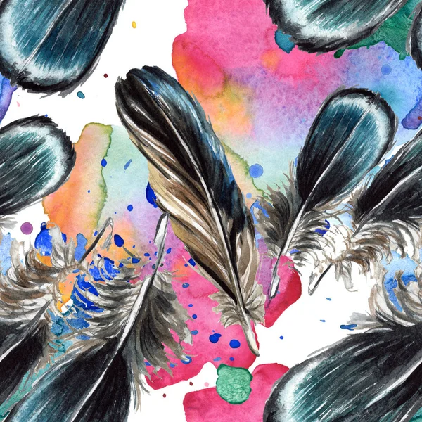 Black feathers watercolor drawing. Seamless background pattern. Fabric wallpaper print texture. — Stock Photo