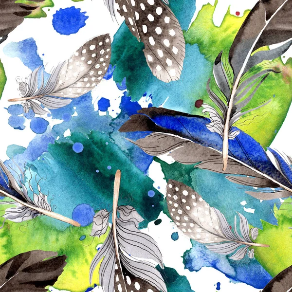 Watercolor blue and black bird feather from wing. Aquarelle feather for background, texture, wrapper pattern. Watercolour drawing fashion seamless background pattern. Fabric wallpaper print texture. — Stock Photo