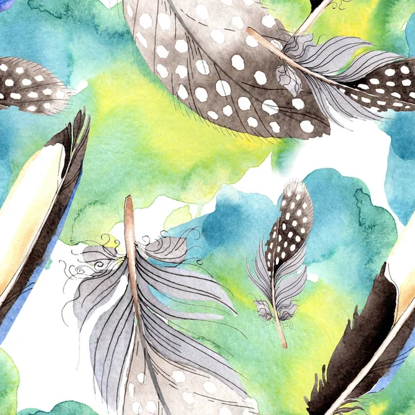 Watercolor blue and black bird feather from wing. Aquarelle feather for background, texture, wrapper pattern. Watercolour drawing fashion seamless background pattern. Fabric wallpaper print texture. — Stock Photo
