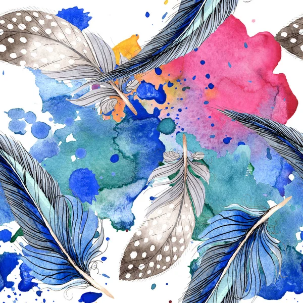 Aquarelle plumes d'oiseau bleu et noir de l'aile. Plumes Aquarelle pour fond, texture, motif enveloppant. Aquarelle dessin mode sans couture motif d'arrière-plan. Texture d'impression papier peint tissu . — Photo de stock