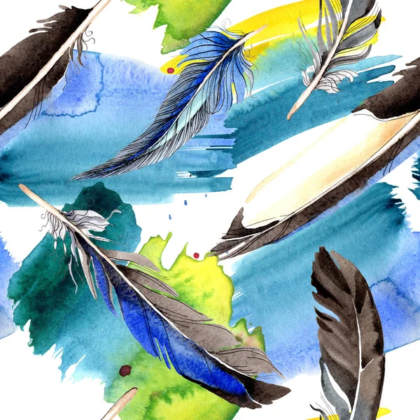 Acuarela azul y negro pluma de pájaro de ala. Pluma de Aquarelle para fondo, textura, patrón de envoltura. Dibujo de acuarela patrón de fondo sin costuras de moda. Textura de impresión de papel pintado de tela . - foto de stock