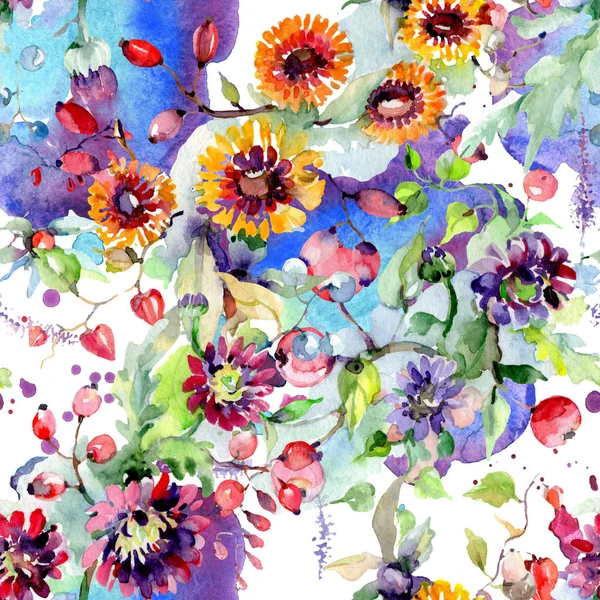 Strauß mit Blumen und Beeren. Blütenbotanische Blume. wildes Frühlingsblatt Wildblume isoliert. Aquarell Hintergrundillustration Set. Aquarell Zeichnung Mode Aquarell isoliert. — Stockfoto