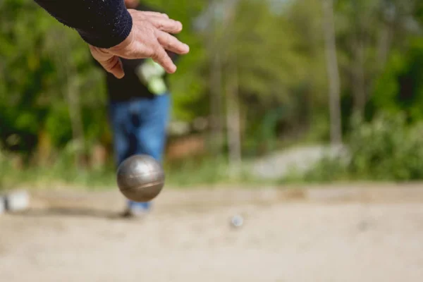 Pessoas Idosas Preparadas Para Jogar Bola Boules Parque Jogo Livre — Fotografia de Stock