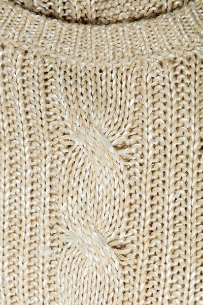 Σκουλαρίκια από πλεκτά χειμωνιάτικα ρούχα σε ξύλινο φόντο, πουλόβερ, πλεκτά, χώρος για κείμενο — Φωτογραφία Αρχείου