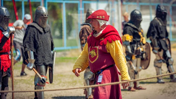 鎧の騎士の戦いと決闘の再建 — ストック写真