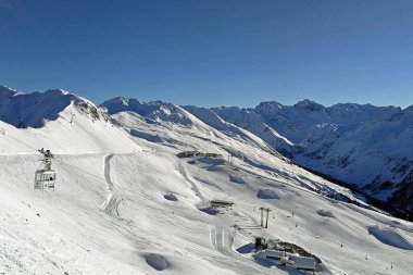 Kış tatil arasında İsviçre dağlar karla kaplı. Davos, İsviçre