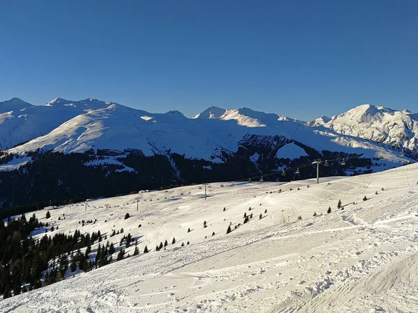 Winterurlaub Zwischen Schneebedeckten Schweizer Bergen Davos Schweiz — Stockfoto