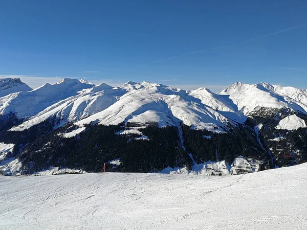 Skidbackarna Och Snöklädda Berg Davos Schweiz — Stockfoto