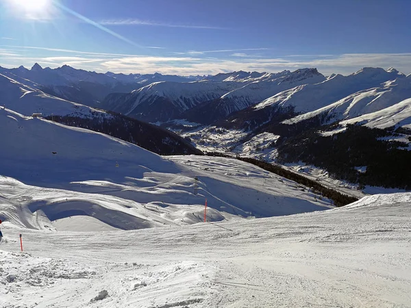 Skipistes Met Sneeuw Bedekte Bergen Davos Zwitserland — Stockfoto