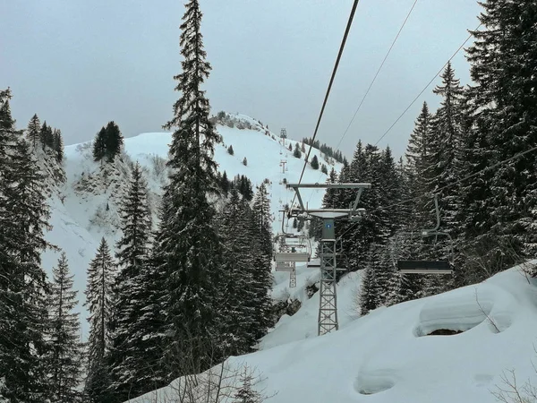 Elevador Esqui Pistas Esqui Montanhas Cobertas Neve Hoch Ybrig Suíça — Fotografia de Stock