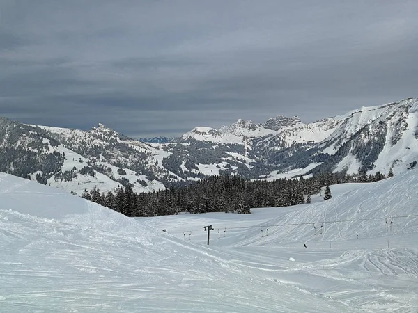 Encostas Esqui Montanhas Cobertas Neve Hoch Ybrig Suíça — Fotografia de Stock