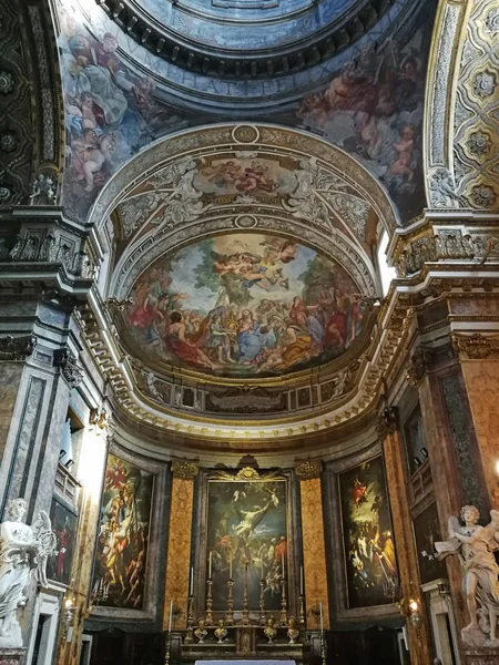 ローマ カトリック教会で素晴らしく内装 イタリア ローマでの撮影 2017 — ストック写真