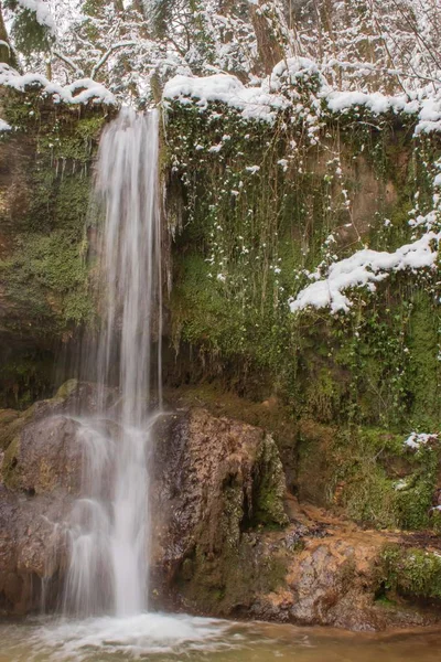 Linn Vízesés Télen Hóval Borított Erdő Hozott Közelében Linn Svájc — Stock Fotó