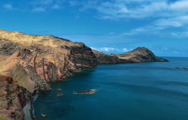 Madeira ve Atlantik Okyanusu dik kayalıklarla. St. Lawrence Yarımadası alınan