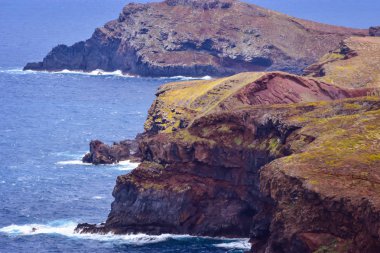 Madeira ve Atlantik Okyanusu dik kayalıklarla. St. Lawrence Yarımadası alınan