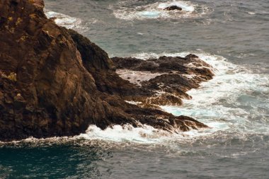 Madeira ve Atlantik Okyanusu dik kayalıklarla. St. Lawrence Yarımadası alınan