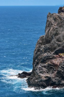 Madeira ve Atlantik Okyanusu dik kayalıklarla. St. Lawrence Yarımadası alınan