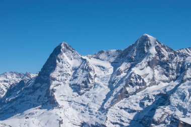 Murren Jungfrau kayak bölgesinin panoramik manzaralı İsviçre dağlarının zirvesi.