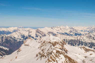 İsviçre 'de karla kaplı dağlar. Jungfrau bölgesinde çekildi, Murren, İsviçre