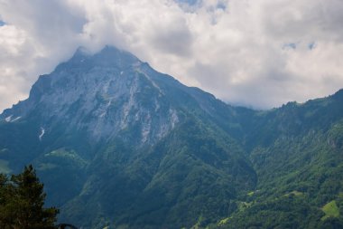 İsviçre 'de Alp manzarası. Sisikon ve Fluelen yakınlarında çekilmiş.. 