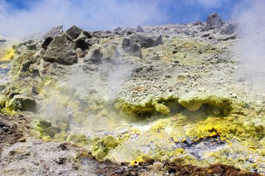 Buhar Vulcano, Sicilya, İtalya Aeolian bir ada, sarı sülfür ile volkanik bir bahar