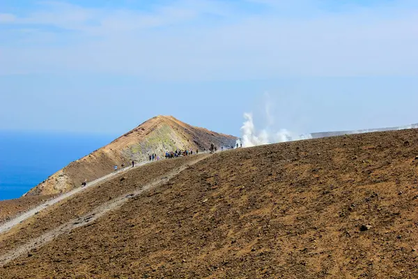 Cráter Volcánico Con Vapor Azufre Isla Vulcano Italia — Foto de Stock