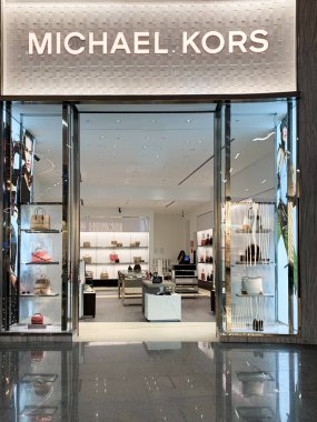 Amerikan moda markası Michael Kors mağaza ön, lüks ürün ve çanta satan çağırdı. İstanbul/ Türkiye - Nisan 2019