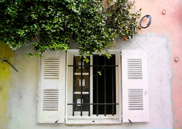 Ventana Vieja Con Persianas — Foto de Stock