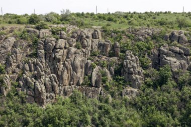 Kanyon. Granit kayaçlar
