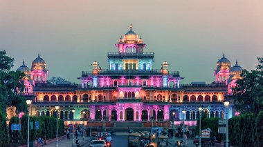 Nisan 2018 - Jaipur, Hindistan - Jaipur şehrinde gün batımında Albert Hall müzenin cephe
