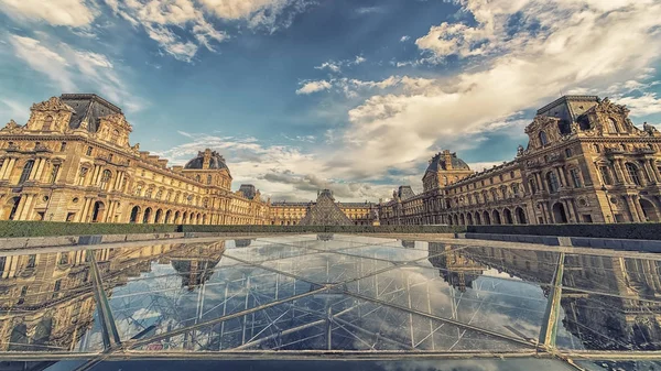 Septiembre 2016 París Francia Museo Del Louvre Durante Día — Foto de Stock