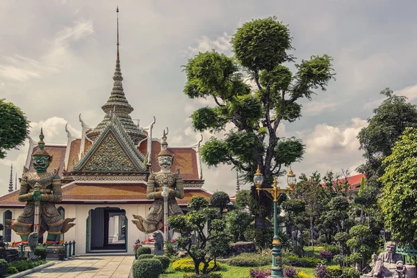 Podwórko Brama Wat Arun Świątyni Bangkok — Zdjęcie stockowe