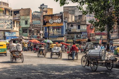 Mayıs 2018 - eski Delhi, Hindistan - işlek cadde eski Delhi, Hindistan