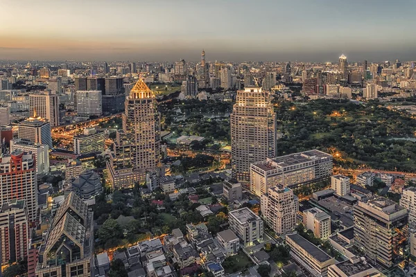 Taman Lumphini Dan Distrik Bisnis Bangkok — Stok Foto