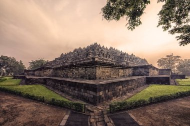 Borobudur Tapınağı Java sabahın erken saatlerinde
