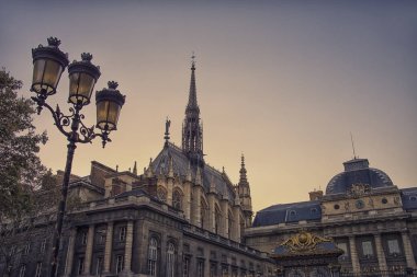 Paris mahkemede girişinden Sainte Chapelle görüntülendi