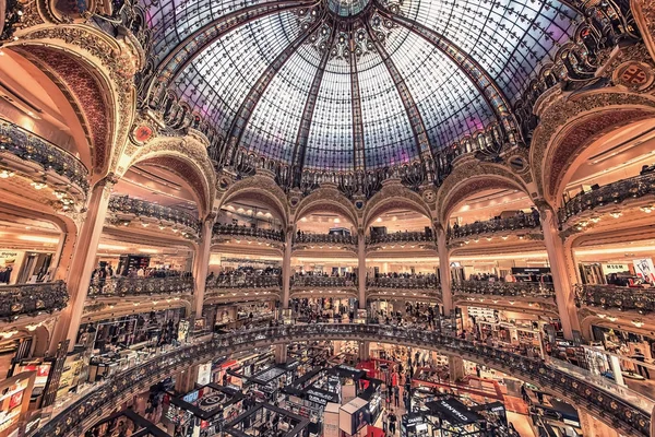 Вересень 2018 Boulevard Haussmann Paris France Galeries Lafayette Shopping Mall — стокове фото