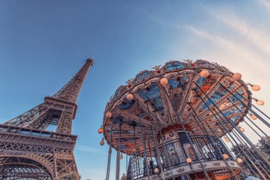 Carousel ve Eyfel Kulesi Paris