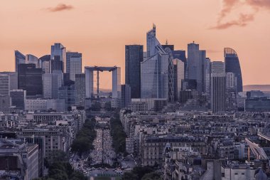 Arc de Triomphe Paris her bakıldığında la Défense merkezleri