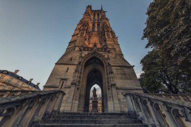 Paris 'te Saint-Jacques Kulesi