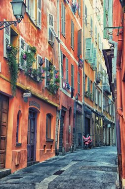 Eski şehrin Nice küçük sokak