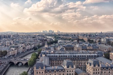 Paris cityscape Notre Dame Katedrali'nin görüntülendi