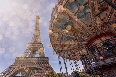 Carousel ve Eyfel Kulesi Paris