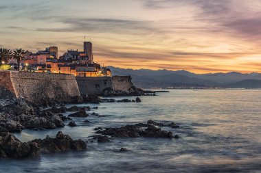 Antibes gündoğumu, Fransız Rivierası'nda eski şehir