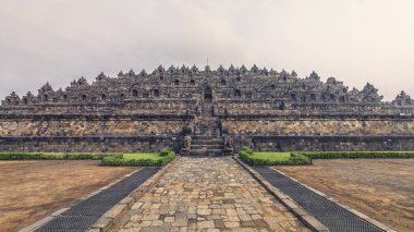 Orta Cava 'daki Borobudur Tapınağı, Endonezya